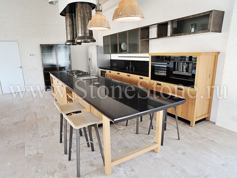 ���������� �� �������������� ����� Caesarstone Jet Black