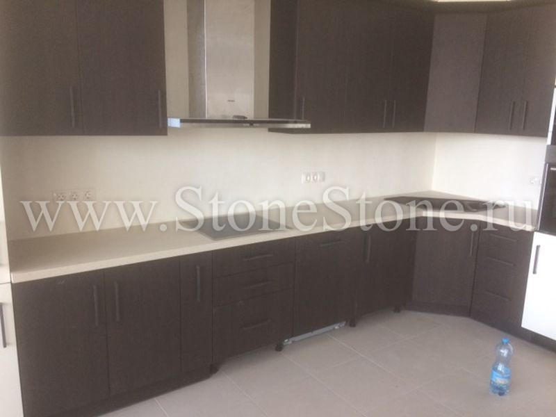 ���������� �� �������������� ����� Caesarstone Creme Brule